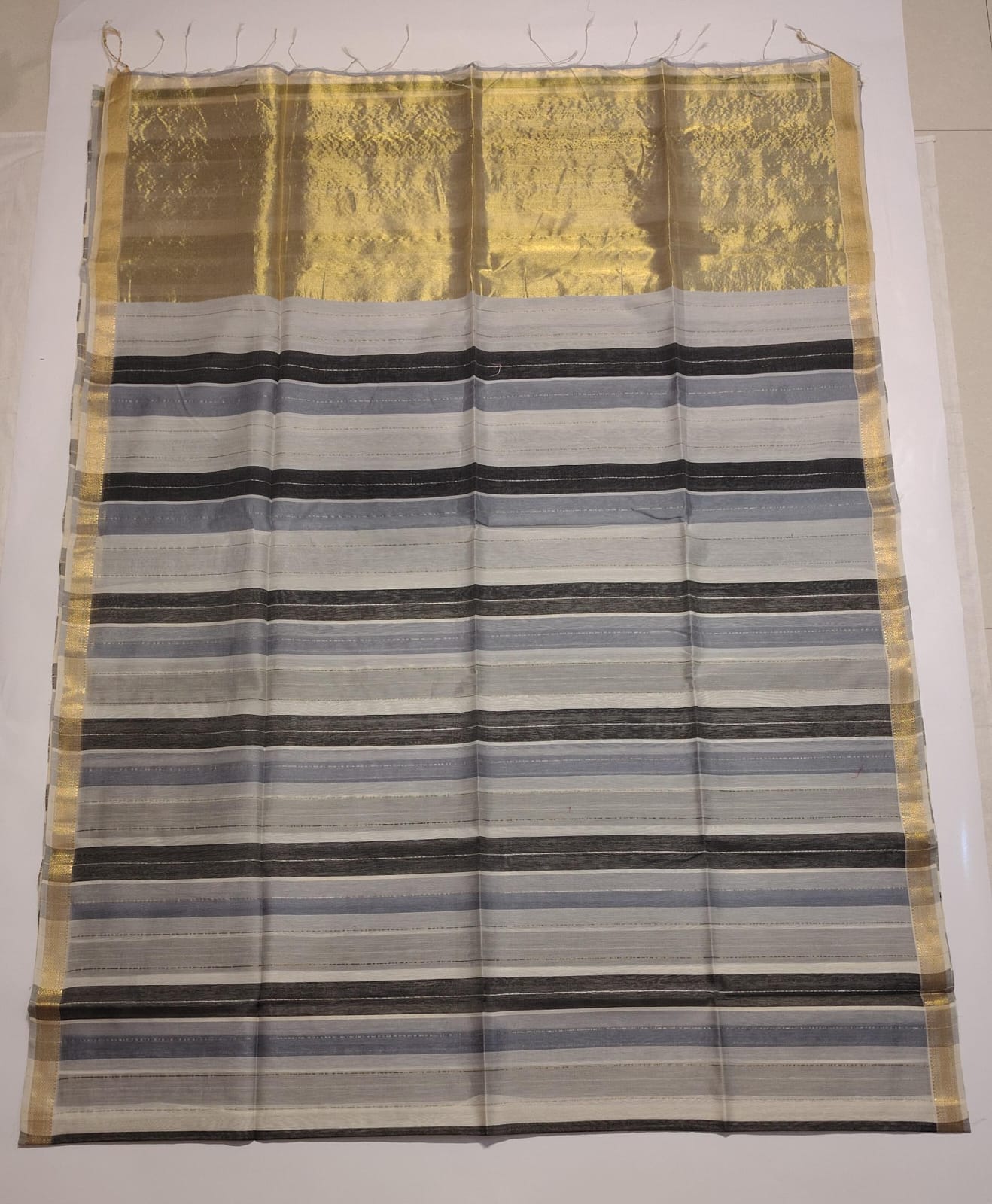 Maheshwari Handloom Silk-Cotton Saree – Charcoal Grey