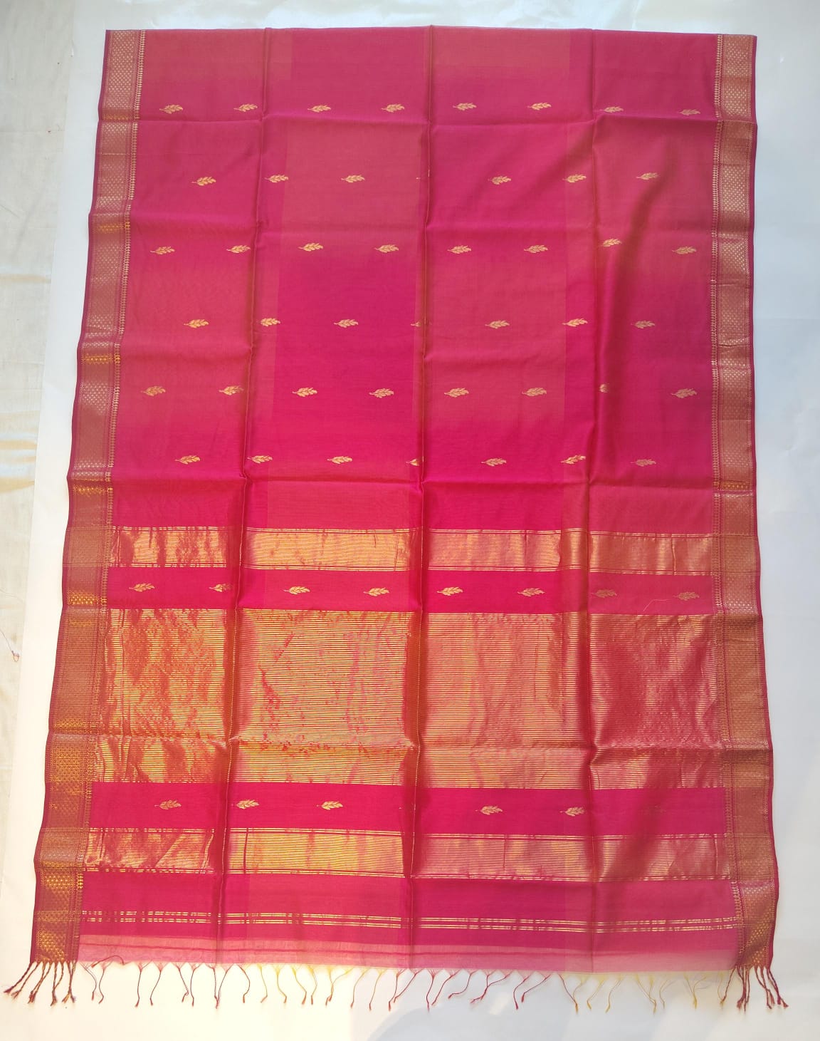 Maheshwari Handloom Silk-Cotton Saree – Crimson Red