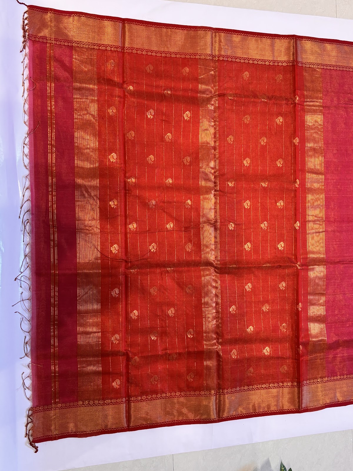 Handwoven Vibrant Pink Maheshwari Saree with Rich Zari Border