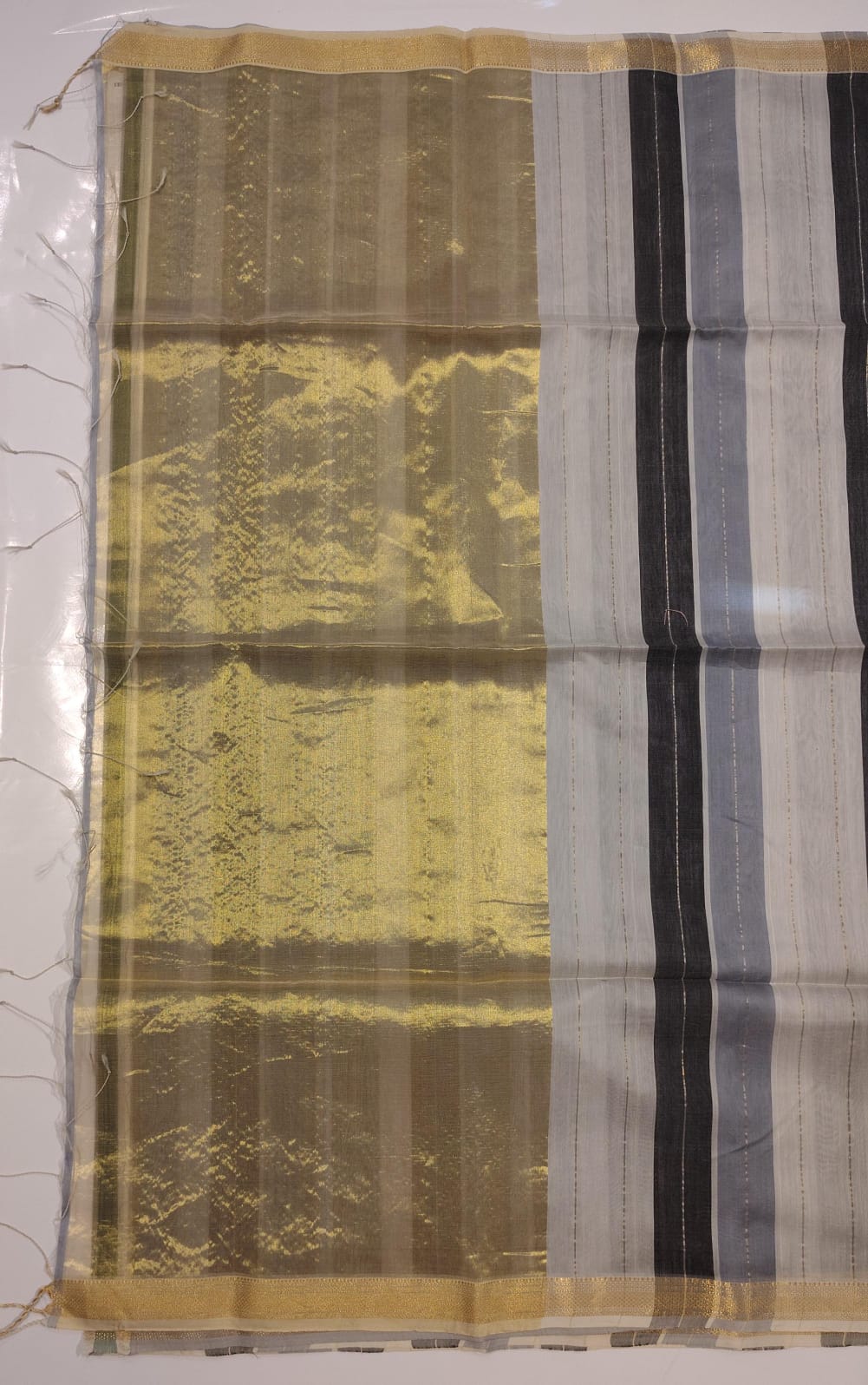 Maheshwari Handloom Silk-Cotton Saree – Charcoal Grey